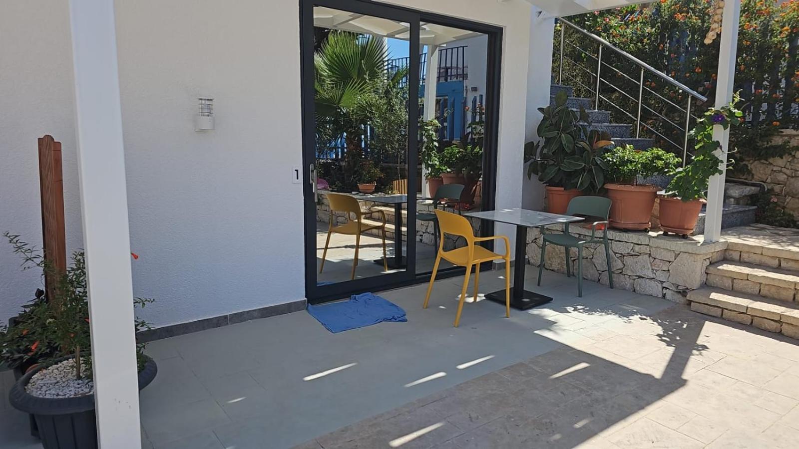 Ardit Seaside Rooms Sarandë Exteriör bild