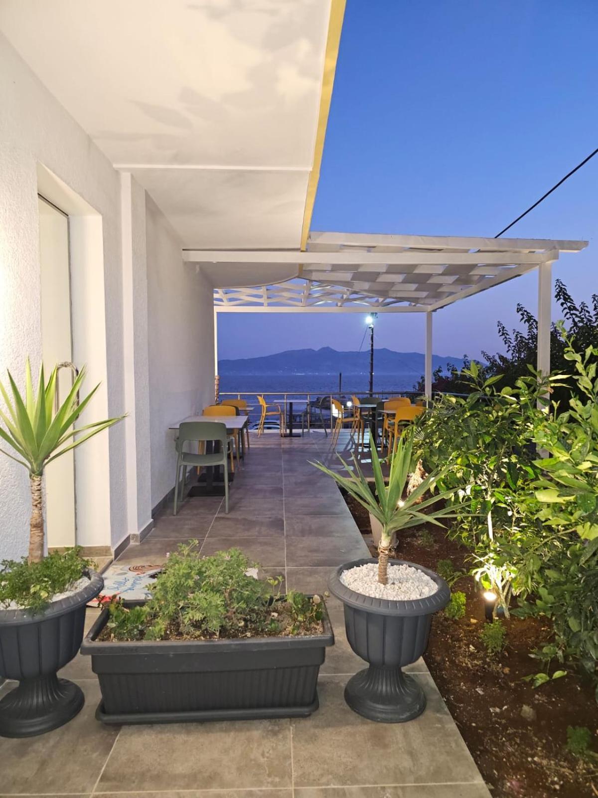 Ardit Seaside Rooms Sarandë Exteriör bild