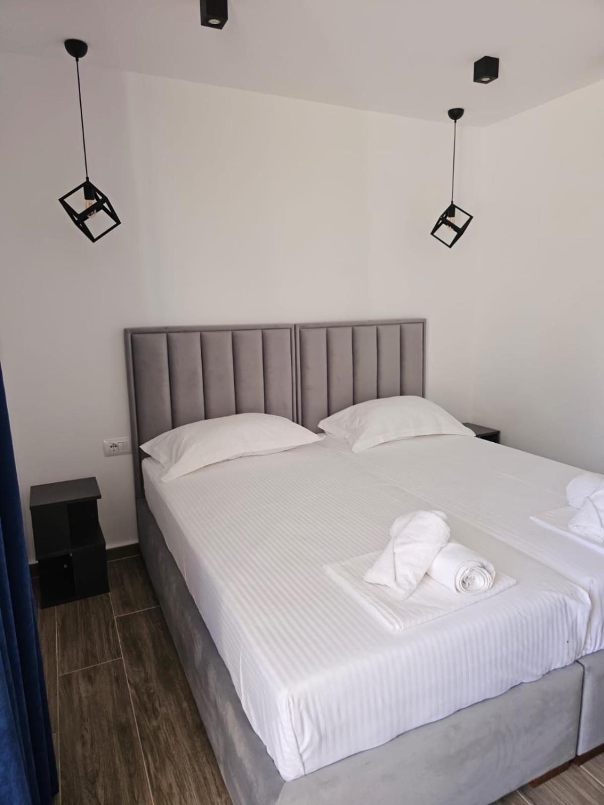 Ardit Seaside Rooms Sarandë Exteriör bild