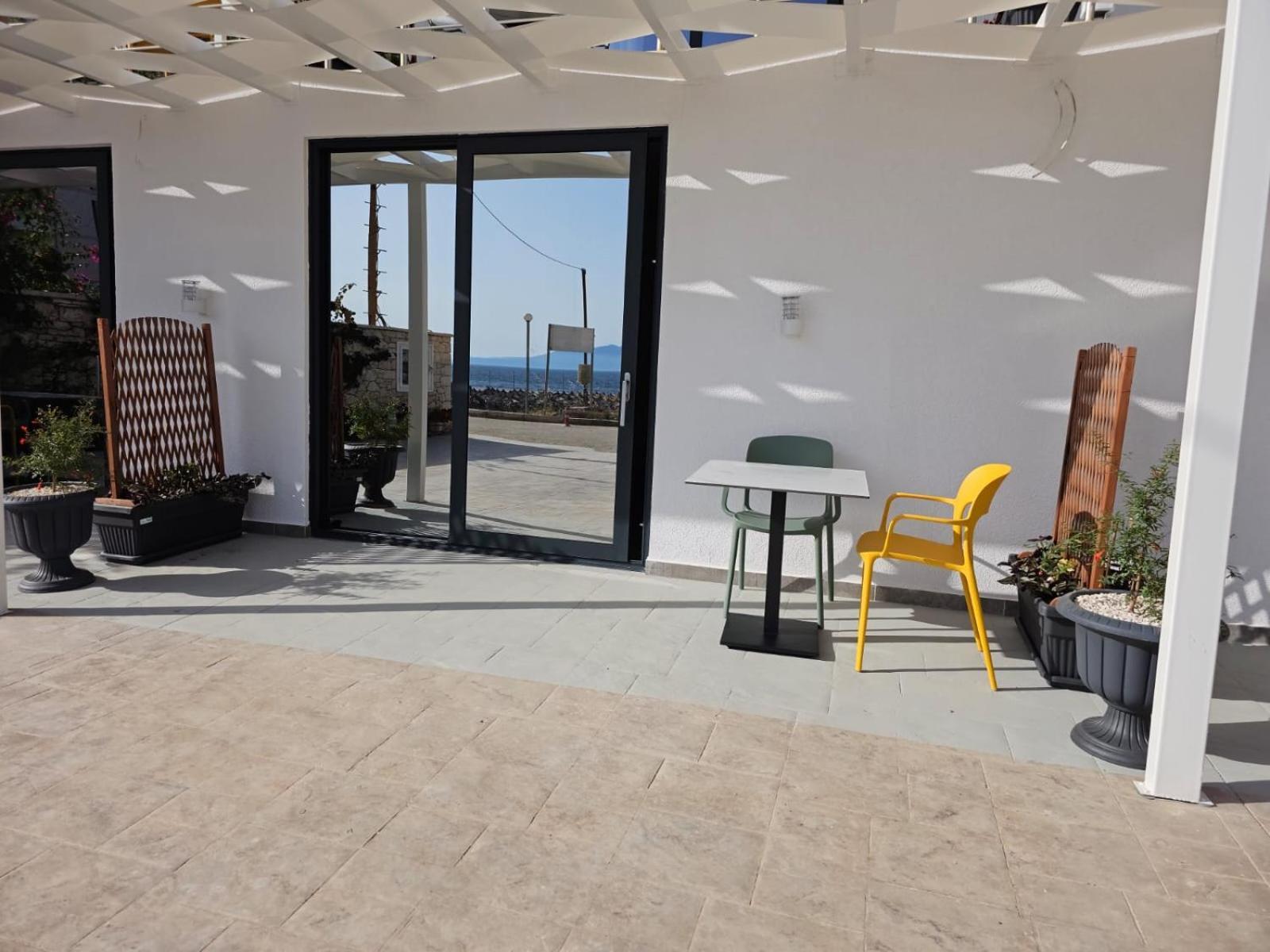 Ardit Seaside Rooms Sarandë Exteriör bild